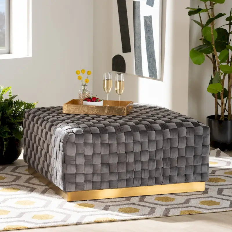 Pouf poggiapiedi quadrato in velluto con base in metallo dorato